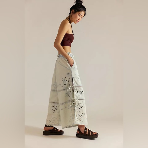 Free People Day Break Pull On Jean Eyelet Lace Up Light Wash Blue Large Slouchy‎